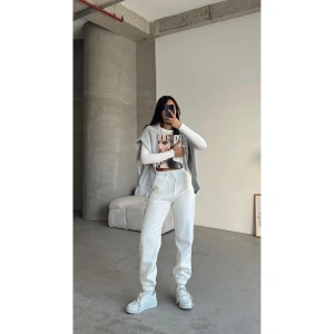 3 iplik şardonlu paça lastikli eşofman beyaz