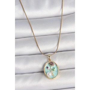 316L Çelik Gold Renk Zincir Mavi Çiçek İşlemeli İnci Detay Portre Model Kadın Kolye