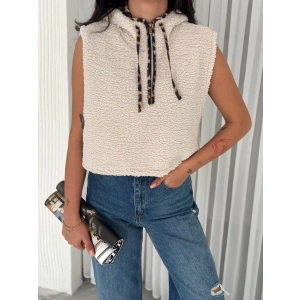 Astarlı kapşonlu kuzu yelek beyaz