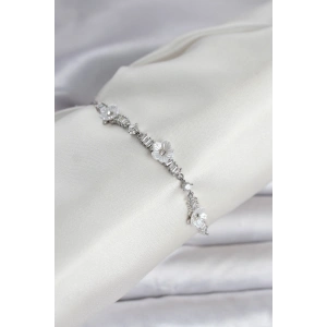 Baget Zirkon Taşlı Çiçek Model Gümüş Renk Asansörlü Kadın Bileklik