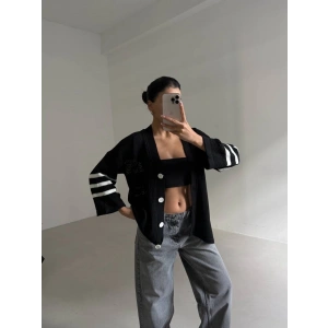 Büyük düğmeli salaş triko hırka siyahbeyaz