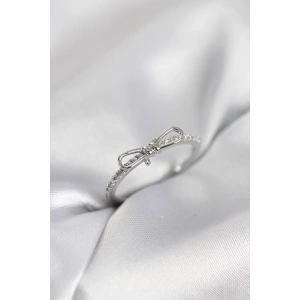 Fiyonk Model Zirkon Taşlı Gümüş Renk Kadın Yüzük