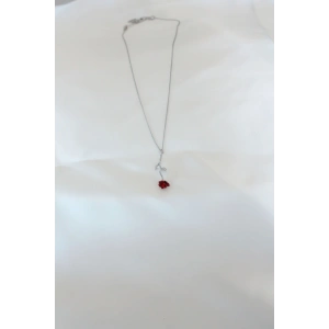 Gümüş Kaplama Kırmızı Gül Figürlü Kadın Kolye