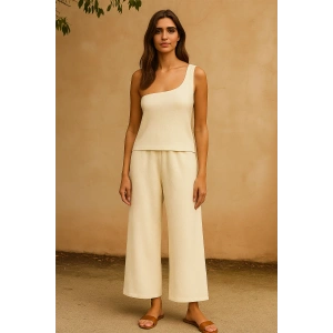Kadın Beyaz Tek Omuzlu Şık Bluz & Geniş Paça Pantolon İkili Takım