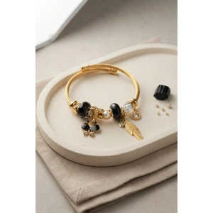 Kelebek Model Gold Renk Siyah Charmlı Bileklik