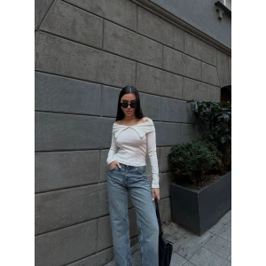 Kelebek yaka uzun kol bluz beyaz