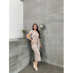 Kuşaklı mdl esnek kumaşlı elbise bej pt