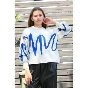 Mavi çizgili bisiklet yaka kazak beyaz