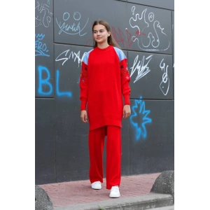 Omuz detaylı kol nakışlı ikili alt üst triko takım kırmızı