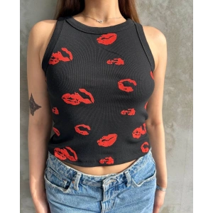 Öpücük baskılı bluz