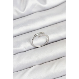 Pirinç Gümüş Renk Kalpli Detaylı Zirkon Taşlı Kadın Yüzük