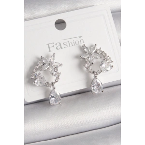 Pirinç Gümüş Renk Zirkon Taşlı Çiçek Model Sallantı Damla Detay Kadın Küpe