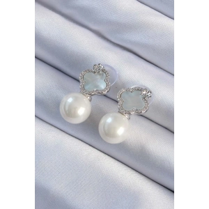 Pirinç Gümüş Renk Zirkon Taşlı Minimal Çiçek Tasarımlı Kadın Küpe