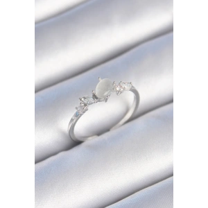 Pirinç Gümüş Renk Zirkon Taşlı Oval Beyaz Mineli Kadın Yüzük