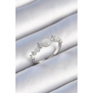 Pirinç Gümüş Renk Zirkon Taşlı Yıldız Detay Beyaz Mineli Kadın Yüzük