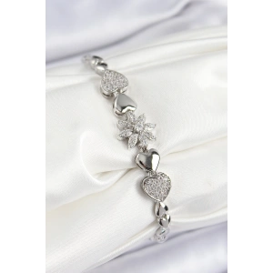 Pirinç Zirkon Taşlı Kalp Detaylı Çiçek Model Gümüş Renk Kadın Bileklik