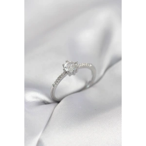 Tek Taş Model Gümüş Renk Zirkon Taşlı Kadın Yüzük