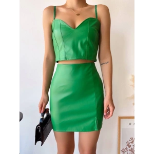 Tek yırtmaçlı arkadan fermuarlı deri etek yeşil