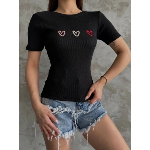 Üçlü kalp nakışlı bluz