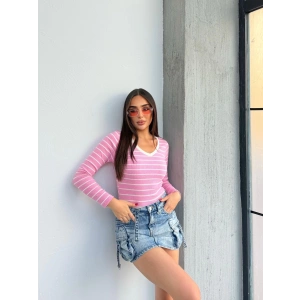 V yaka çizgili bluz pembe