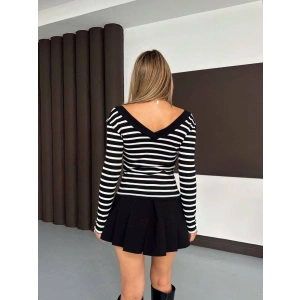 V yaka kol ve yaka düğmeli bluz siyah A4047