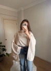 Fularlı Krem Pelerin Bluz