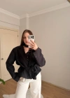 Vatkalı Dik Yaka Kuşaklı Siyah Ceket