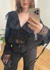 Dantelli Fırfır Detaylı Siyah Bluz