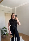 Kuşak Detaylı Vatkalı Kolsuz Siyah Saten Bluz
