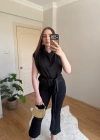 Kuşak Detaylı Vatkalı Kolsuz Siyah Saten Bluz