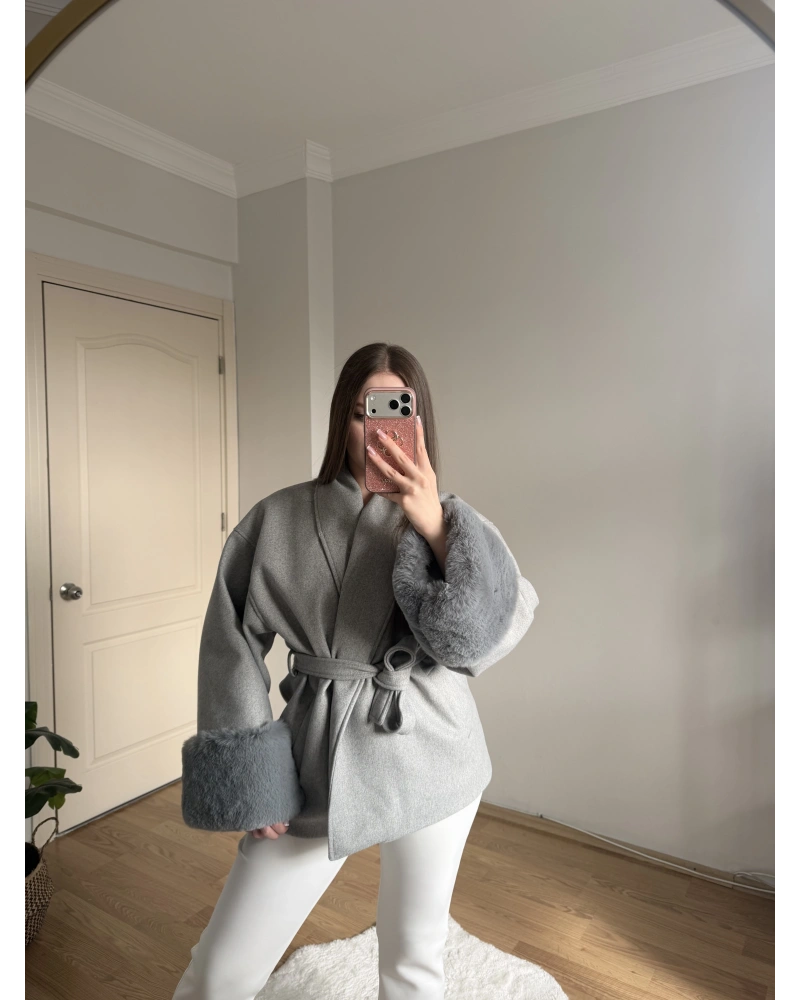 Kuşaklı Kolları Kürklü Gri Ceket