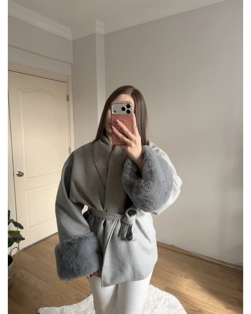 Kuşaklı Kolları Kürklü Gri Ceket