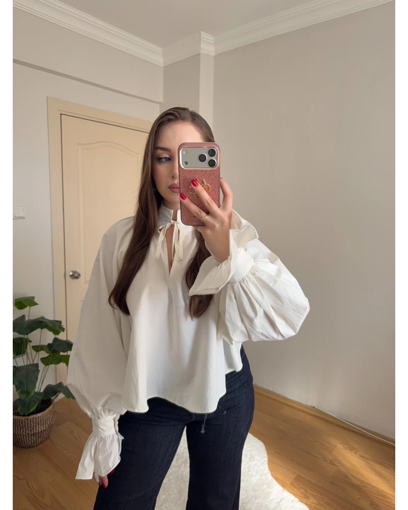 Beyaz Yakası Bağlama Detaylı Gömlek