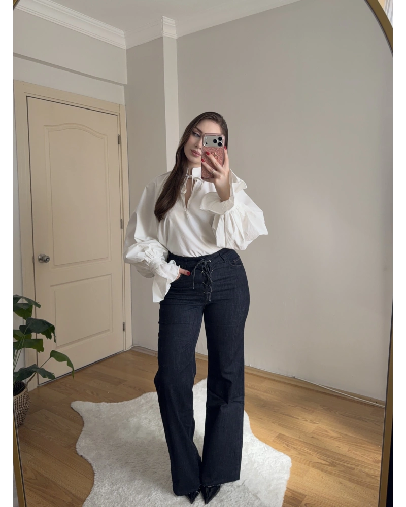 Beyaz Yakası Bağlama Detaylı Gömlek