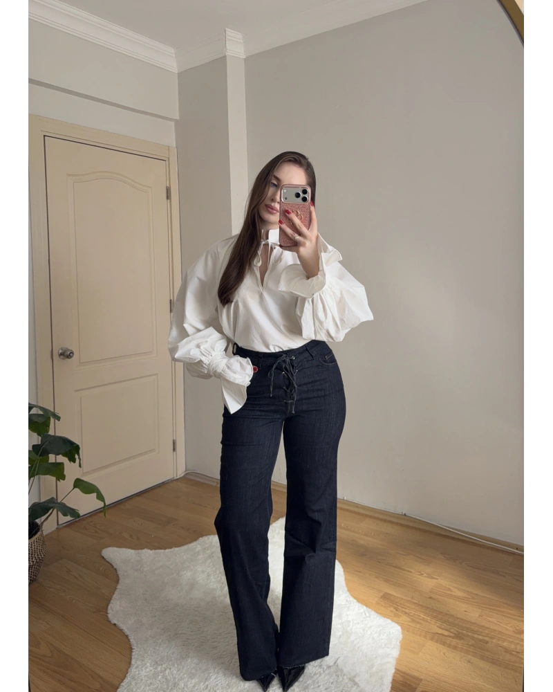 Beyaz Yakası Bağlama Detaylı Gömlek