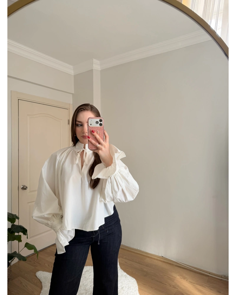 Beyaz Yakası Bağlama Detaylı Gömlek