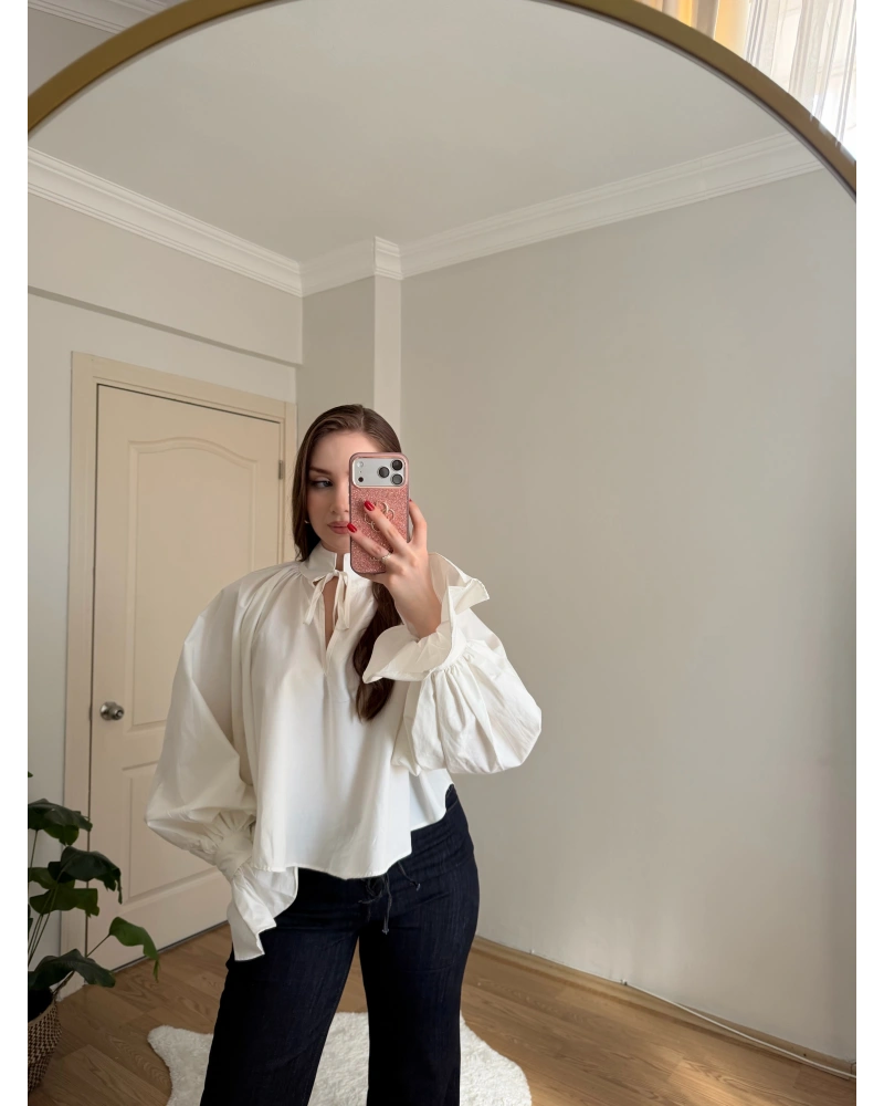 Beyaz Yakası Bağlama Detaylı Gömlek