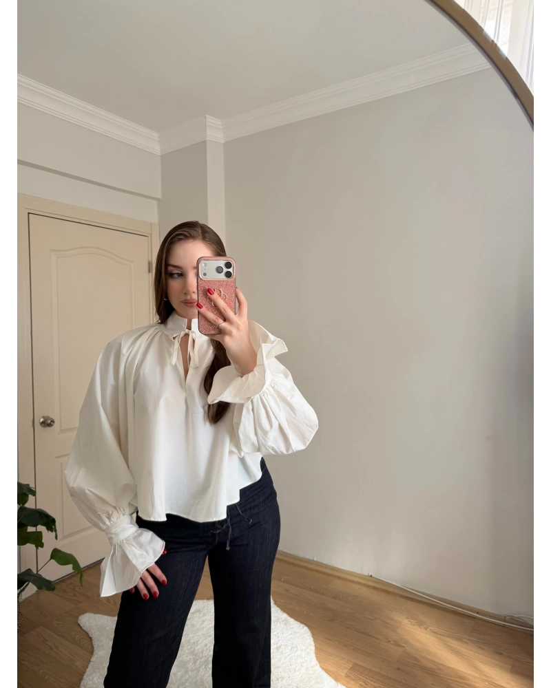 Beyaz Yakası Bağlama Detaylı Gömlek