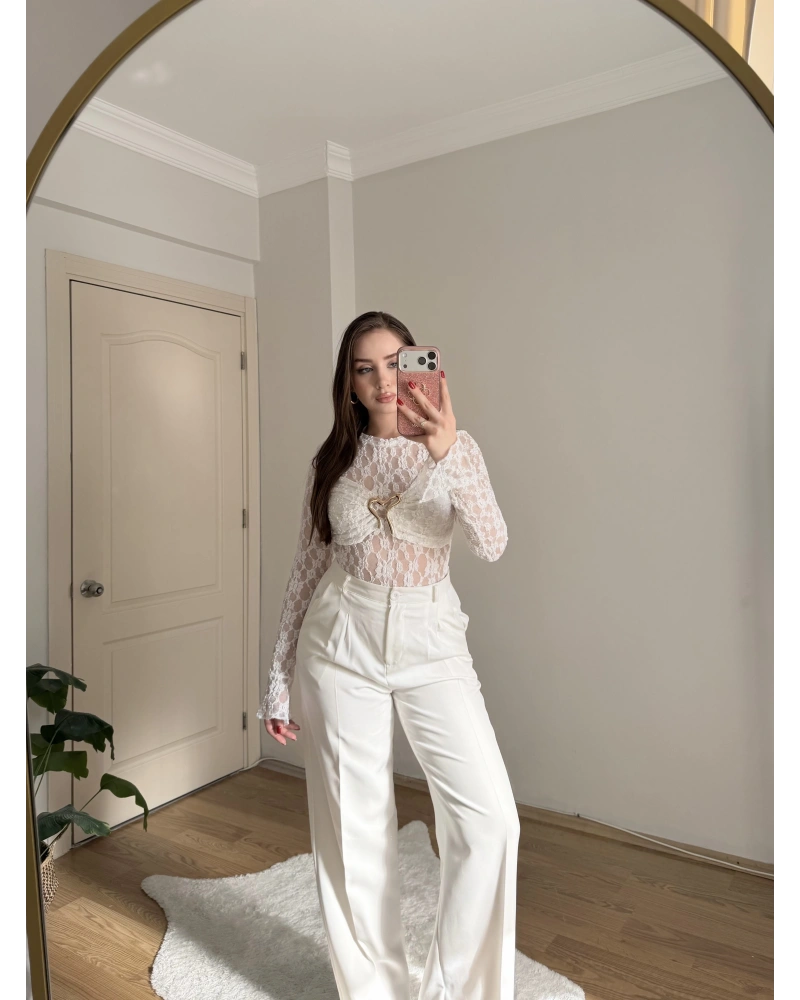 Gold Aksesuarlı Beyaz Dantel Body