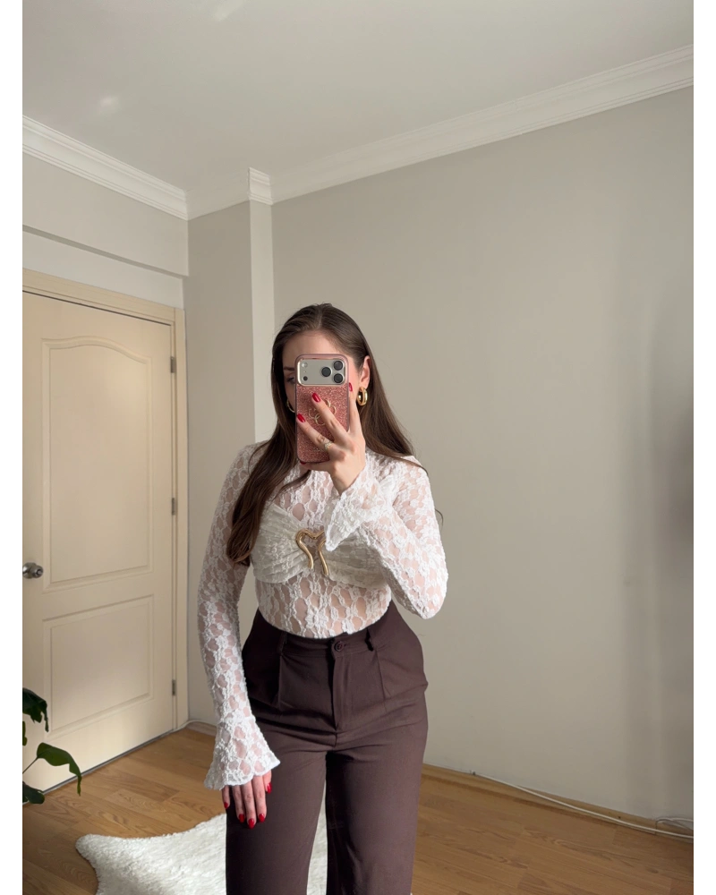 Gold Aksesuarlı Beyaz Dantel Body