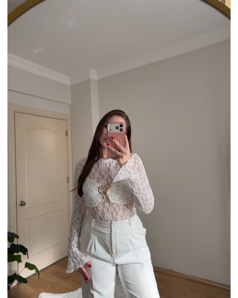 Gold Aksesuarlı Beyaz Dantel Body