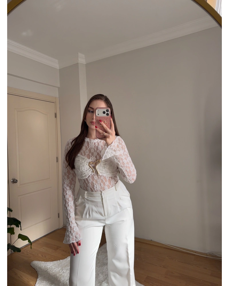 Gold Aksesuarlı Beyaz Dantel Body