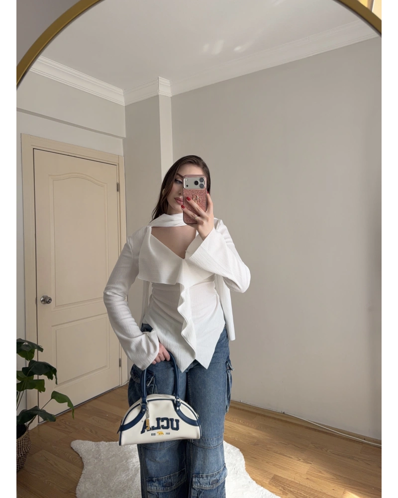 Yakası Bağlama Detaylı Dokulu Beyaz Bluz