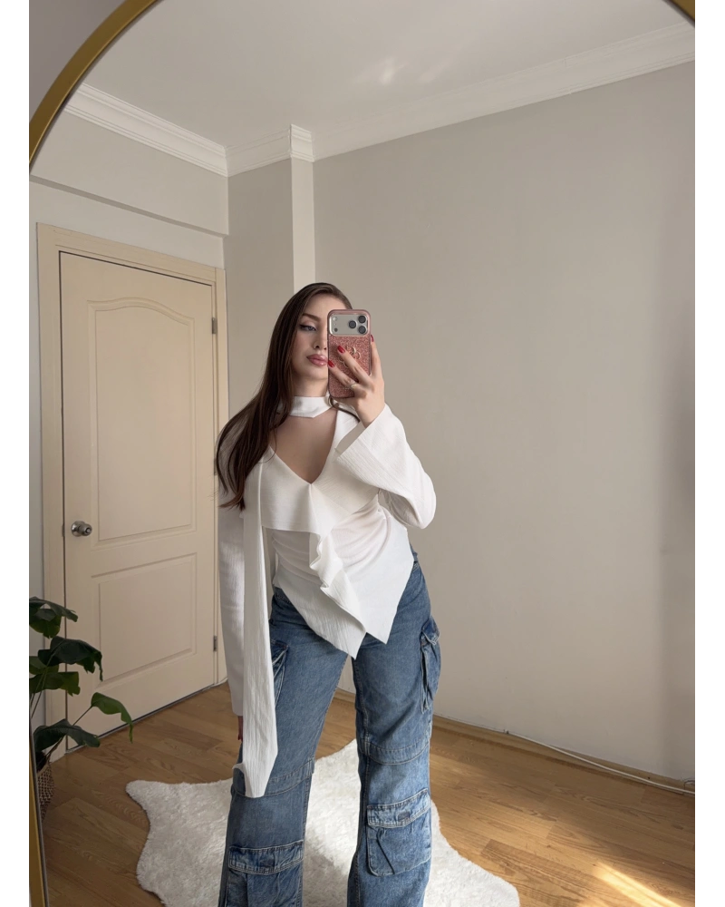 Yakası Bağlama Detaylı Dokulu Beyaz Bluz