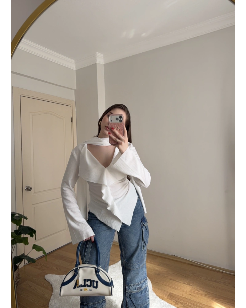 Yakası Bağlama Detaylı Dokulu Beyaz Bluz