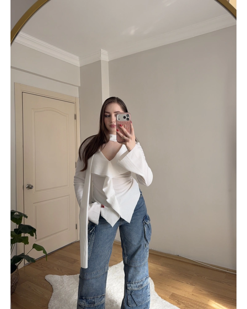 Yakası Bağlama Detaylı Dokulu Beyaz Bluz