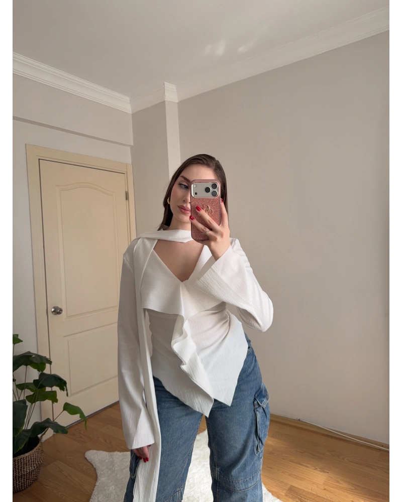 Yakası Bağlama Detaylı Dokulu Beyaz Bluz