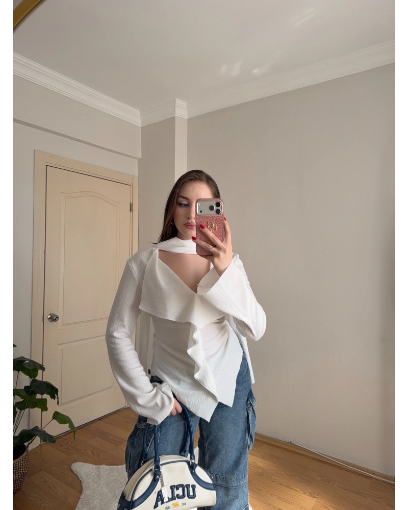 Yakası Bağlama Detaylı Dokulu Beyaz Bluz