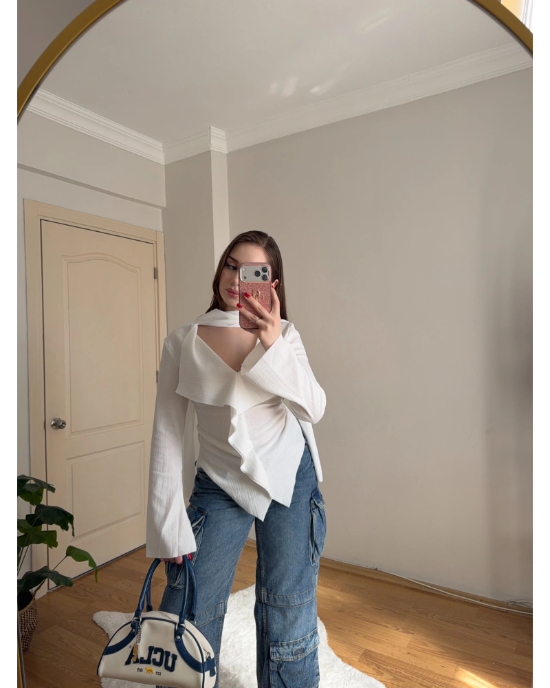 Yakası Bağlama Detaylı Dokulu Beyaz Bluz