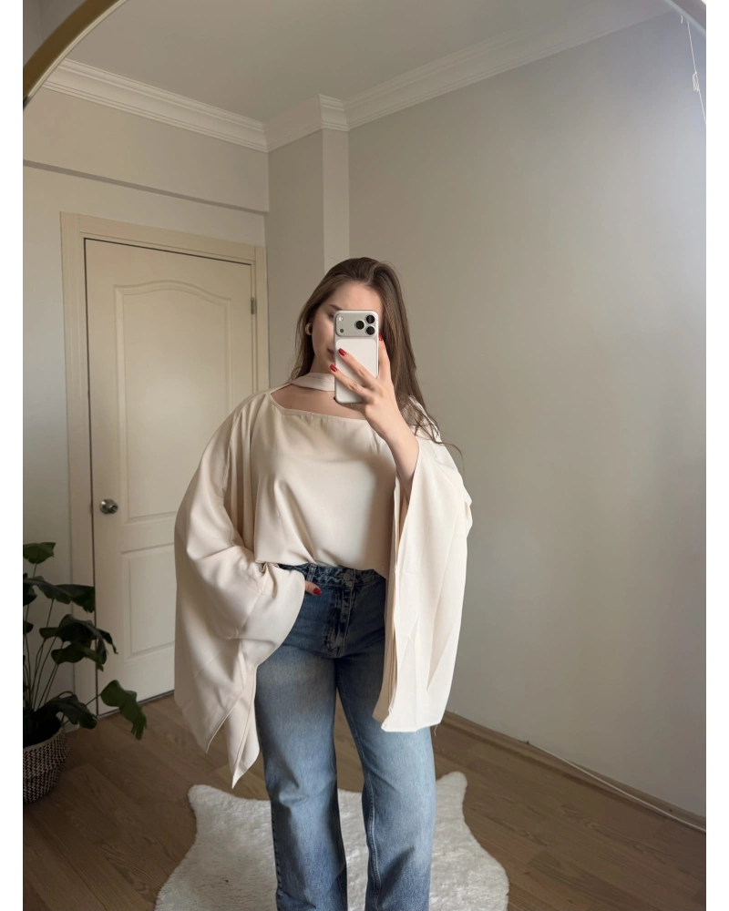 Fularlı Krem Pelerin Bluz